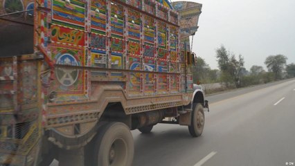 الموارد الطبيعية والعمالة المتخصصة