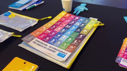 À Saint-Étienne, la Fresque des droits de l’enfant éclaire les adultes lors d’une Journée bleue engagée