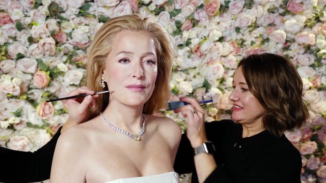 Gillian Anderson stunned as she comes face-to-face with new Madame Tussauds waxwork