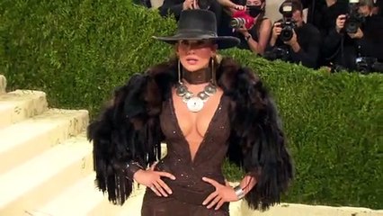 Jennifer Lopez Sends Subtle Love To Ben Affleck With ‘B’ Mug In New Photo