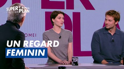 Le duo de la série Merteuil, Anamaria Vartolomei et Lucas Bravo