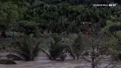 Drone resgata homem em meio a enchente no Vietnã