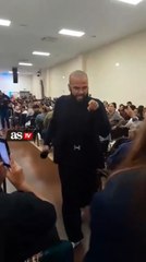 Alves se pasa a predicador: no van a dar crédito