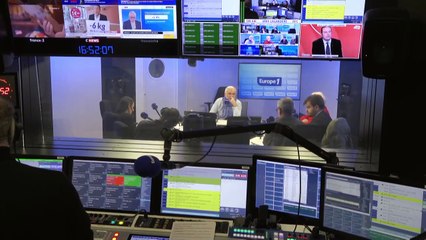 «La Chine sort des voitures électriques à 12 000€ et nous... on est à la traine», s'agace P.Praud