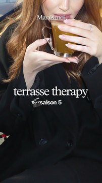 vous mettez quelle tenue pour regarder la saison 5 ? 🙂‍↔️📍 Café Hugo : 22, place des vosges 75004 paris