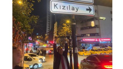 Mustafa Sarıgül, Ankara'nın viral olan tabelasında barfiks çekti