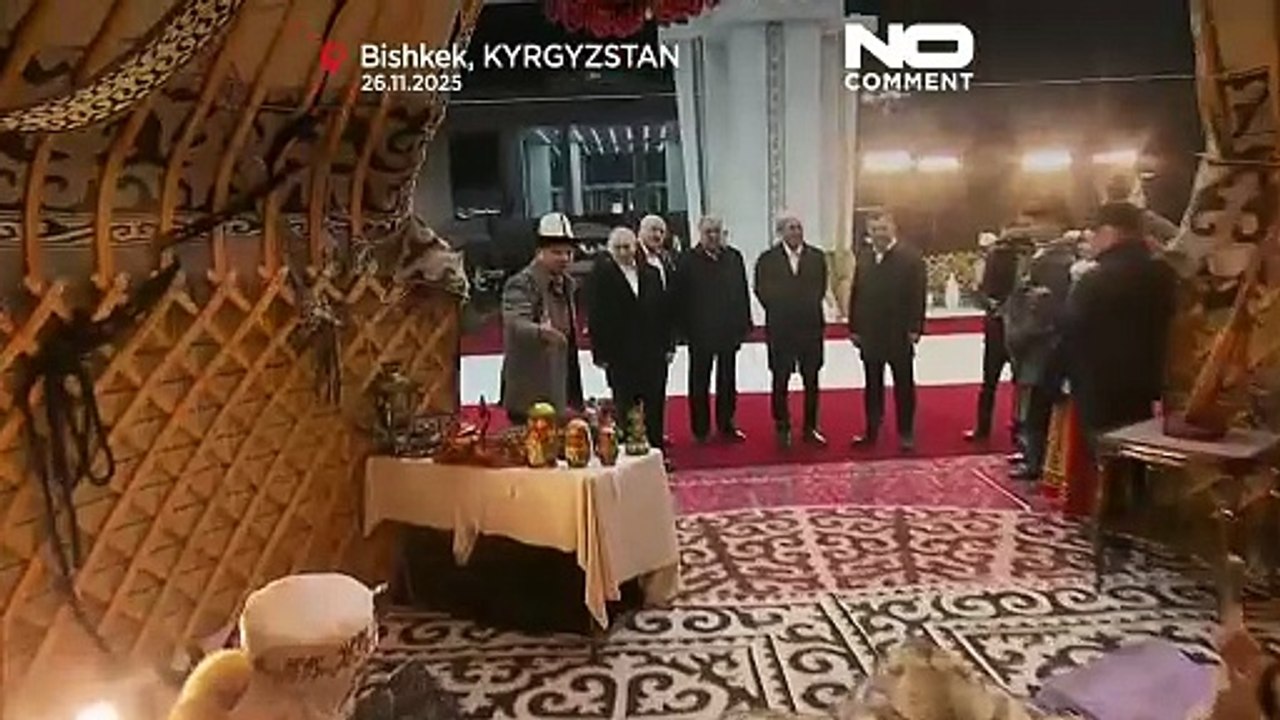 Putin spielt Komuz in Kirgisistan bei einem Staatsbesuch mit Lukaschenko