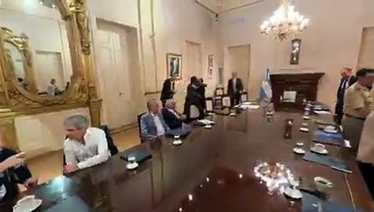 El Presidente Javier Milei saludó a su Gabinete en una nueva reunión en Casa Rosada