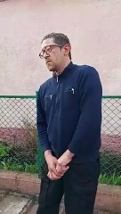 ECPU - Łowcy odciągają ułomka od walenia konia, świnia z otwartym rozporkiem