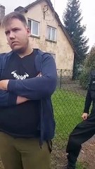 ECPU - Młody z nadwagą spowiada się łowcom przy rodzinie