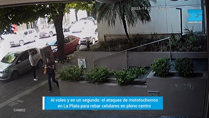 Al voleo y "de un saque": la modalidad de ataques motochorros en el centro de La Plata