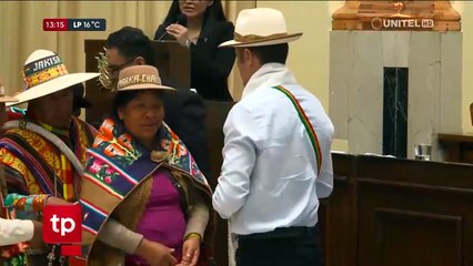 Edmand Lara recibe un bastón de mando, ¿de qué se trata?