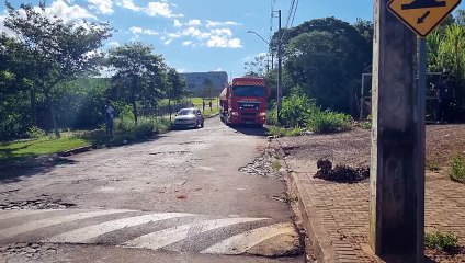 Bombeiros são chamados para conter incêndio no Ecoponto do bairro Brasília em Cascavel