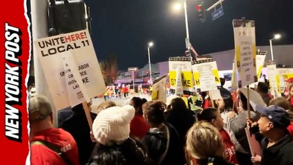 Hundreds of airline catering workers shut down LAX entrance