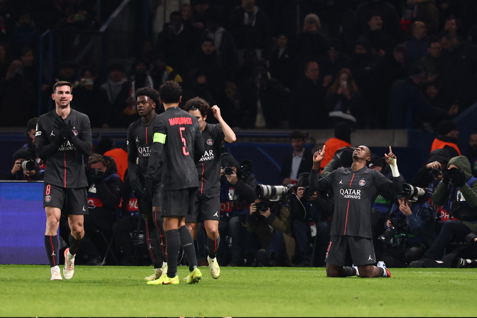 باريس سان جيرمان يتجاوز ضيفه توتنهام بعد مباراة مليئة بالأهداف