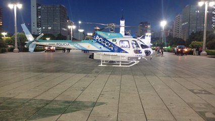 Inédito: un helicóptero descendió en medio de Plaza Moreno en La Plata