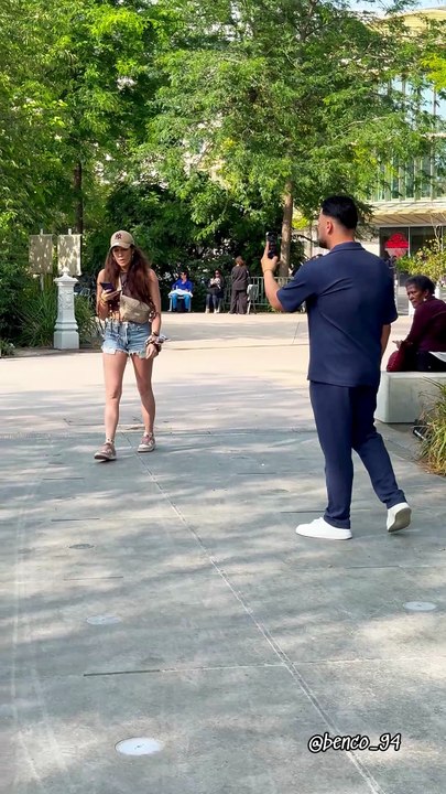 What does she want ? 🤣