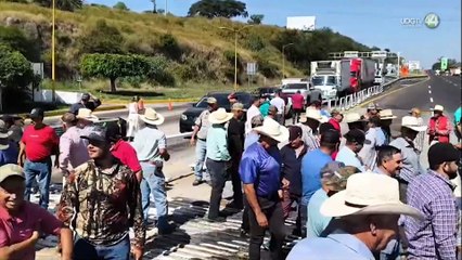 Agricultores acusan al Gobierno de “ahogarlos” con precios bajos y control del agua