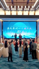 The queen unexpectedly transmigrates into a Cinderella, she takes revenge on those who bullied her!