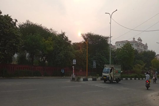 Rajasthan Weather : जयपुर में आज सवेरे बादल छाने से धूप की रोशनी कमजोर पड़ी, सर्दी का असर बढ़ा