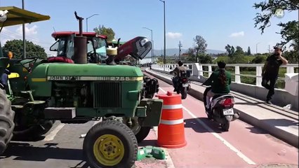 Manifestantes en Ocotlán permiten el paso de un niño que requería una cirugía urgente