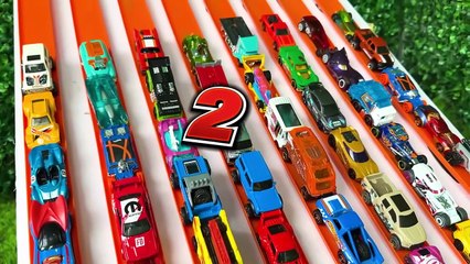 Monkey Baby Bon Bon oes to the toilet and plays with Ducklings in the swimming pool