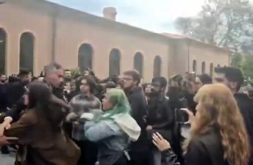 İstanbul Üniversitesi öğrencilerinden skandal protesto! 'aile yılı' etkinliğine bile saldırdılar