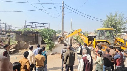 शहर में चार घंटे चली अतिक्रमण विरोधी मुहिम, एक दर्जन अतिक्रमण हटाए