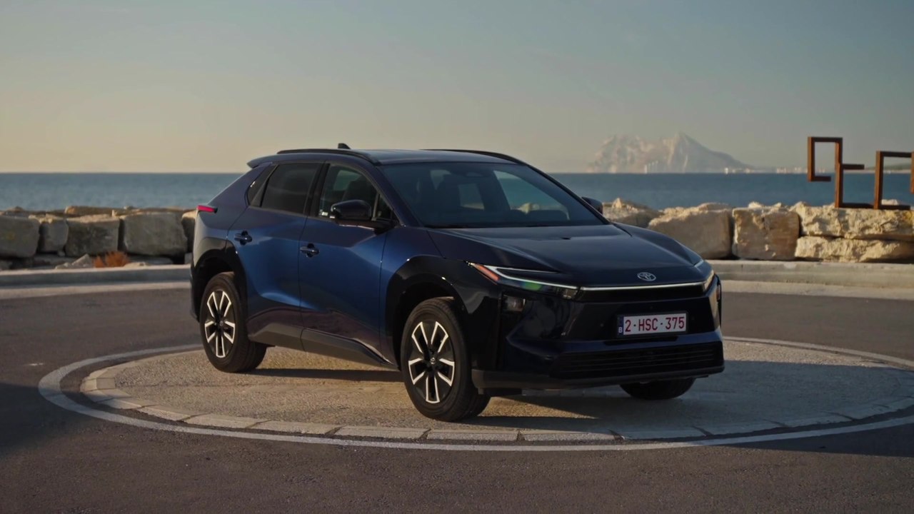 Der neue Toyota bZ4X - Aufgewertetes Design innen und außen