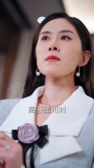 【Fading Love】  She devoted eight years to him, but in the end she found that it was all in vain.