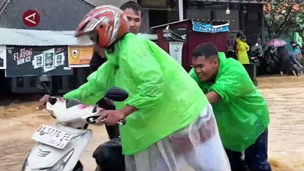 Jalan Lintas Sumbar ke Riau dan Sumut Lumpuh Total Dampak Banjir