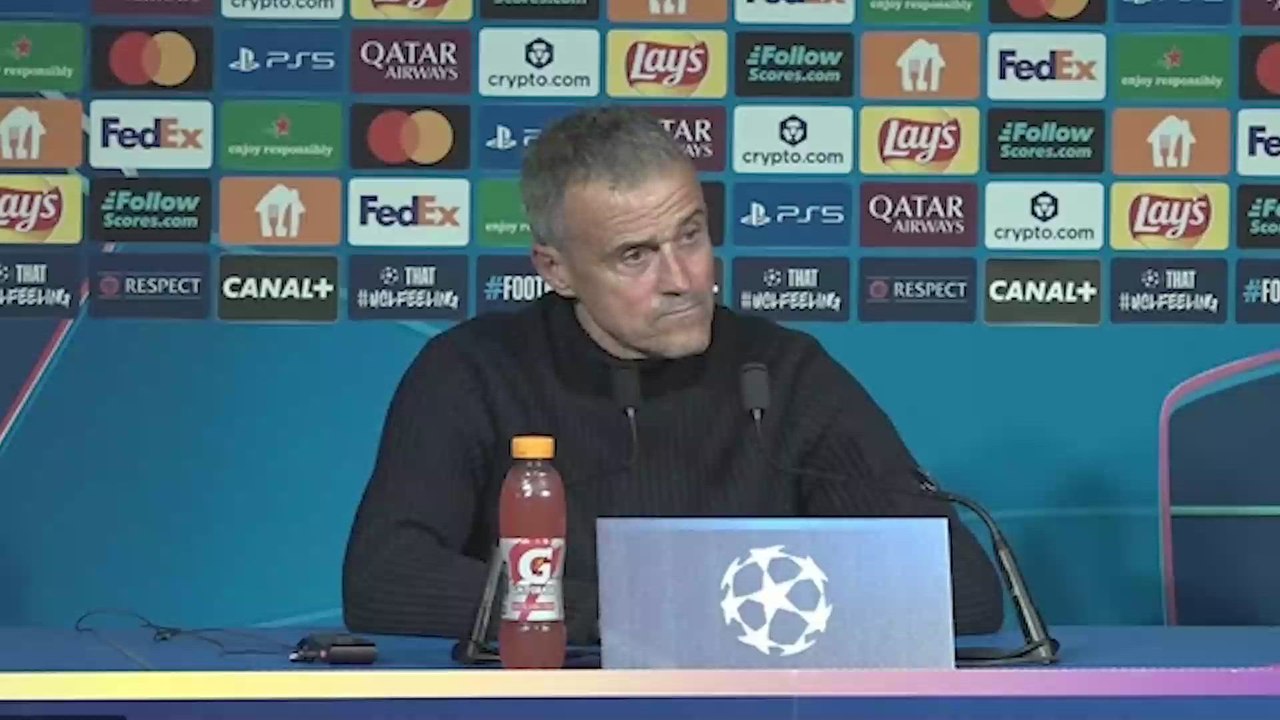 Luis Enrique haciendo de las suyas en rueda de prensa