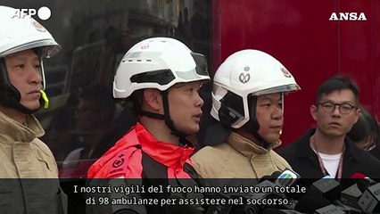 Sale il bilancio dei morti per il maxi rogo di Hong Kong
