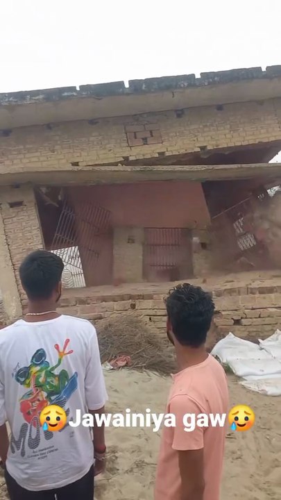 💔 Devastating River Erosion Causes House Collapse in Jawainiya village India