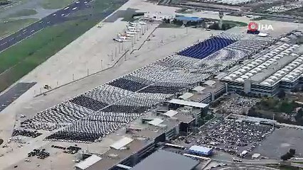 Atatürk Havalimanı'nda binlerce araç teslim edilmeyi bekliyor