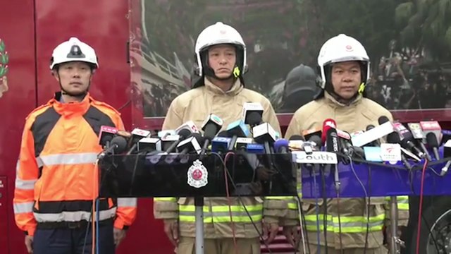 Aumentan a 55 los muertos por el enorme incendio de un complejo de rascacielos en Hong Kong