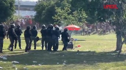 Violenza tra polizia e tifosi dopo la vittoria del Flamengo: il video degli scontri
