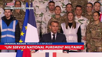 Emmanuel Macron annonce la création d'un nouveau service national "purement militaire" et volontaire dès l'été prochain - Les jeunes volontaires serviront pendant 10 mois "uniquement sur le territoire national"