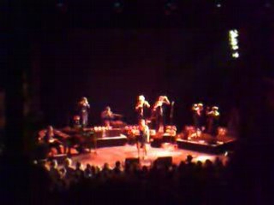 Camille en concert with no lord