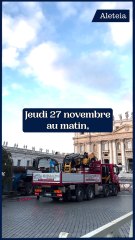 Le sapin est dressé sur la place Saint-Pierre !