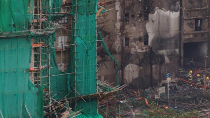 Au lendemain de l'incendie à Hong Kong, des questions sur le chantier de rénovation