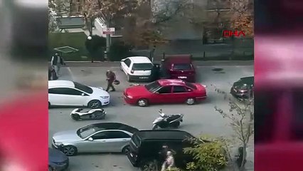 Adliye önünde bıçaklı, sopalı kavga: Yaralılar var!