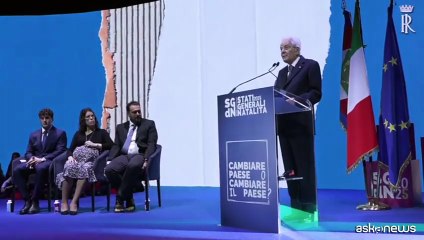 Mattarella: "In una società veloce i giovani sono in ritardo"