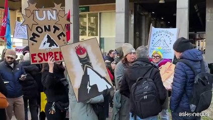 A Milano protesta dipendenti Paramount Italia contro 35 licenziamenti