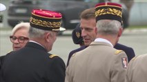 Macron annonce un service militaire volontaire pour les jeunes