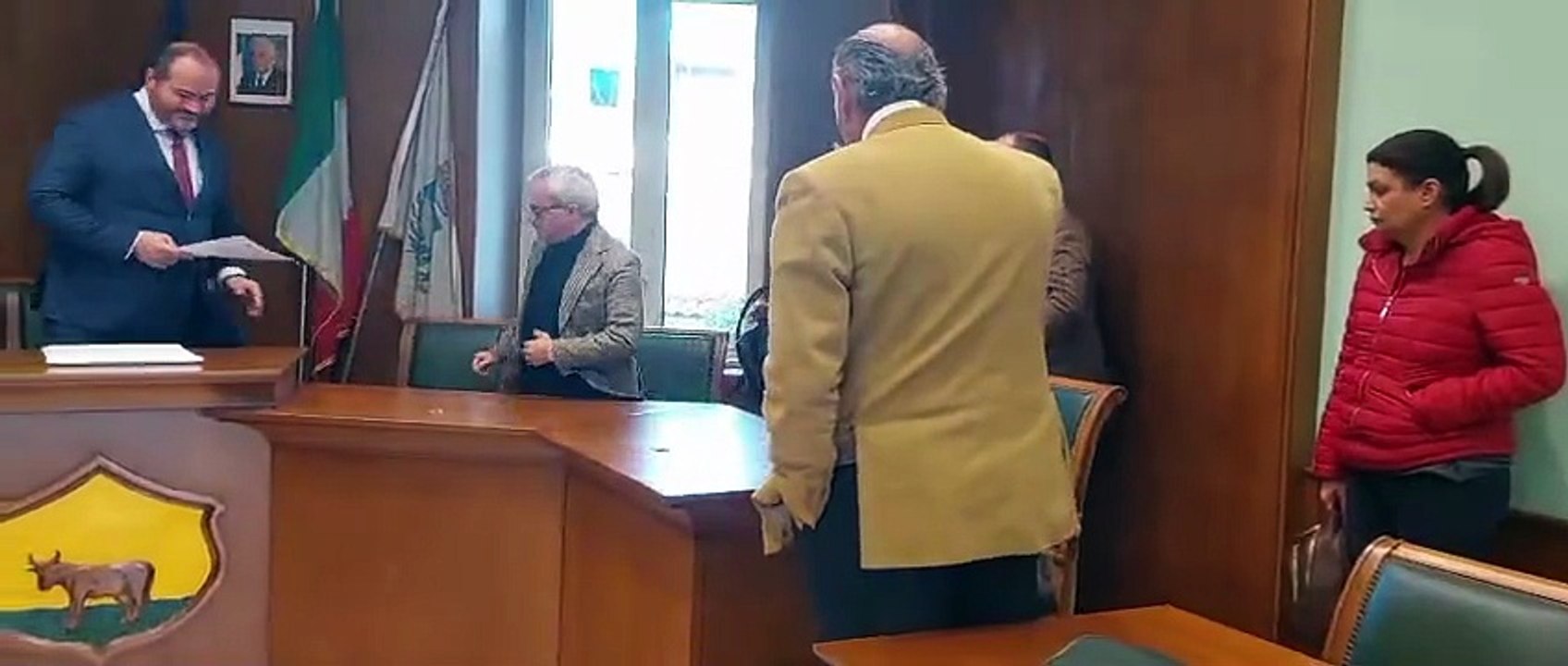 Macerata Campania (CE) - Il sindaco Di Matteo conferisce la targa alla famiglia Massaro ❤️(27.11.25)