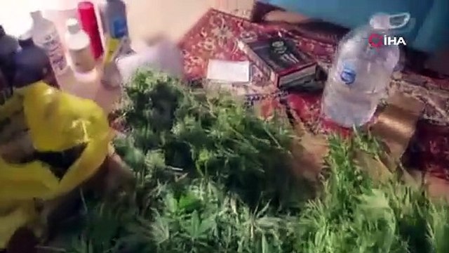 Evini uyuşturucu imalathanesine çevirmiş