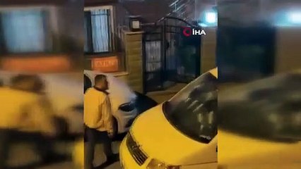Ümraniye’de eşinin ve komşusunun otomobiline sopayla zarar veren kişi kamerada
