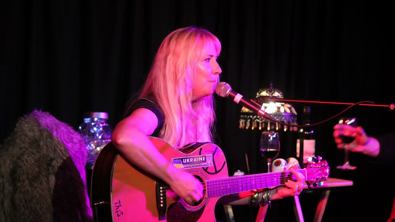 23-11-25 Elliot Hall & Sarah Larkham Head to Head at the Hen & Chicken pt 1