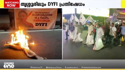 'മാങ്കൂട്ടത്തിലേ... രാജിവെച്ച് പുറത്ത് പോ'... കോഴിക്കോട് രാഹുലിന്റെ കോലം കത്തിച്ച് പ്രതിഷേധം